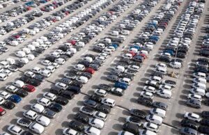 टैक्स कट के बावजूद मारुति से टोयोटा तक की बिक्री गिरी, एक कंपनी ने दिखाया दम