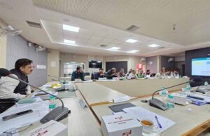 एसआईआर कार्य के लिए प्रत्येक मतदाता के घर अनिवार्य रूप से जाएं बीएलओ