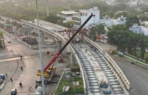 इंदौर में सड़क के बीच बिछी नर्मदा लाइन, एलिवेटेड कॉरिडोर बनाना होगा मुश्किल