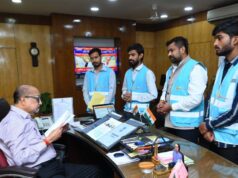 रायपुर : राज्यपाल डेका से फिल परमार्थ आश्रम के संस्थापक ने की भेंट