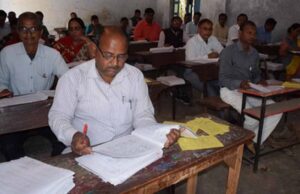 कॉपी में छात्रा की गुहार पढ़कर चौंके परीक्षक, नंबर बढ़ाने की लगाई भावुक अपील