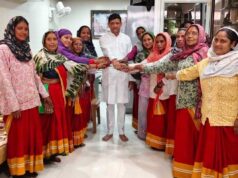 महापौर ने सफाईमित्र बहनों से बंधवाई राखी, बोले- शहर की स्वच्छता की असली ताकत आप
