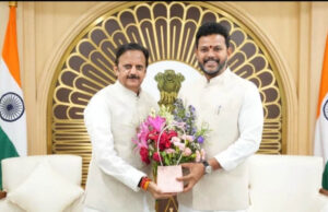 उप मुख्यमंत्री शुक्ल ने केंद्रीय नागरिक उड्डयन मंत्री से नायडू से की सौजन्य भेंट