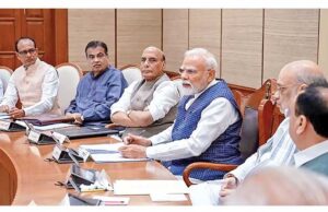 Modi Cabinet Reshuffle: मोदी कैबिनेट में बड़े फेरबदल की चर्चा तेज, वैष्णव का प्रमोशन और गडकरी के विभाग में बदलाव की अटकलें
