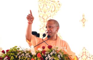 योगी सरकार की जीरो टॉलरेंस नीति: लापरवाही पर पांच तहसीलदार निलंबित, 13 अन्य को नोटिस