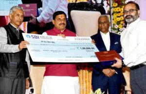 मुख्यमंत्री डॉ. मोहन यादव ने राष्ट्रीय लोकसेवा दिवस पर 16 लोकसेवकों को पुरस्कृत किया, लोकसेवकों को किया पुरस्कृत, विकसित भारत में राज्य की बड़ी भूमिका