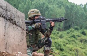 J-K में आतंकियों के साथ मुठभेड़ में घायल जवान हुए शहीद, सैन्य कार्रवाई में दो और आतंकी ढेर
