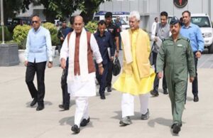 रक्षा मंत्री राजनाथ सिंह श्रीनगर पहुंचे, बादामी बाग छावनी का किया दौरा, LG मनोज सिन्हा भी मौजूद