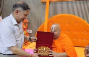 सेना प्रमुख जनरल उपेंद्र द्विवेदी ने ली राम मंत्र की दीक्षा, रामभद्राचार्य ने दक्षिणा में मांग लिया PoK