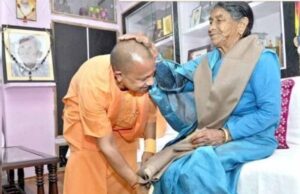 देश और दुनिया भर में बेटे-बेटियां अपनी मां को प्यार भरे संदेश दे रहे हैं, सीएम योगी ने भी यूं दी बधाई