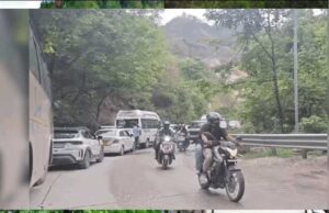 उत्तराखंड के पहाड़ सैलानियों की भीड़ से कराह रहा, जिधर देखो जाम ही जाम