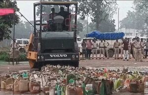 कोरबा में 10 हजार लीटर शराब पर चला बुलडोजर, 16 लाख की अवैध शराब नष्ट, 9 सालों से जब्त देसी-विदेशी शराब को हटाया