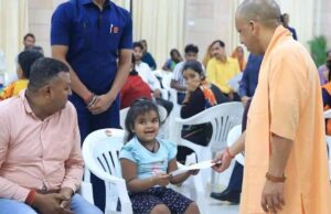 सीएम योगी के ‘जनता दर्शन’ में गुहार लगाने वाली मासूम वाची का नर्सरी में हुआ एडमिशन