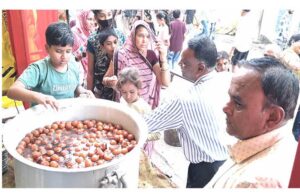 गुरु पूर्णिमा के मौके पर खंडवा में अतिथि देवो भव: की परंपरा निभाई जा रही ,आने वालों के लिए खाना-पीना पूरी तरह से फ्री