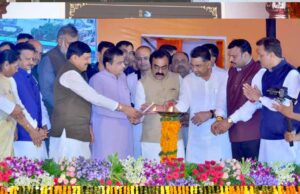 गडकरी ने किया एमपी के सबसे लंबे फ्लाईओवर का लोकार्पण, वीरांगना रानी दुर्गावती के नाम पर रखा गया