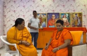 उमा भारती ने साध्वी प्रज्ञा को बताया ‘मसीहा’, बोलीं- इनकी तपस्या मुझसे बड़ी