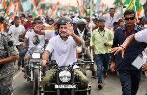 बिहार की बुलेट पर सवार दिखे राहुल गांधी, पीछे कांग्रेस अध्यक्ष राजेश कुमार बिना हेलमेट