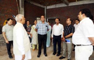 राज्यपाल पटेल ने किया राजभवन में हो रहे पुनर्निर्माण कार्यों का निरीक्षण