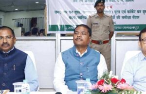 रायपुर : वन मंत्री केदार कश्यप ने की वन विभाग के कार्यों की समीक्षा