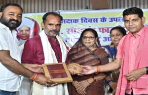 रायपुर : समाज के भविष्य और वर्तमान के पथप्रदर्शक शिक्षक व पत्रकार- मंत्री टंकराम वर्मा