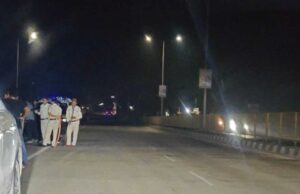 बिलासपुर में रईसजादों की स्टंटबाजी! 15-20 कारों के काफिले ने NH पर मचाया तांडव, रील्स बनाते लटके कार की विंडो से