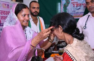 रायपुर : मंत्री श्रीमती लक्ष्मी राजवाड़े ने स्वास्थ्य शिविर में दी भागीदारी, अग्रसेन जयंती कार्यक्रम में हुई शामिल
