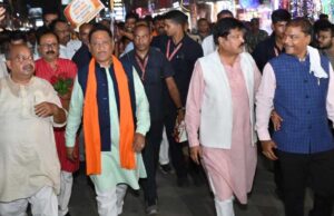 रायपुर : जीएसटी बचत उत्सव का जायजा लेने बाजार पहुंचे मुख्यमंत्री साय