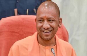 सीएम योगी ने छात्रों को दी छात्रवृत्ति, कहा- अब सबको मिलेगा समान लाभ