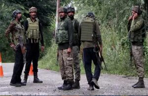 कुलगाम एनकाउंटर: एक आतंकी ढेर, मुठभेड़ में अफसर समेत तीन जवान घायल