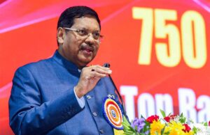 CJI बीआर गवई ने भगवान विष्णु टिप्पणी पर दी सफाई, VHP ने संयम बरतने की दी नसीहत