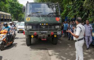 कोलकाता में पुलिस ने रोका सेना का ट्रक, TMC का मंच गिरने के अगले दिन हुई कार्रवाई