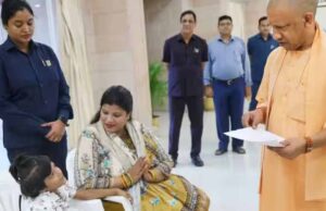 ‘जनता दर्शन’: स्कूल में प्रवेश को लेकर सीएम से मिलीं नन्ही मायरा