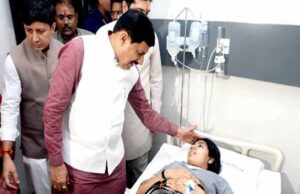 मुख्यमंत्री डॉ. यादव ने इंदौर के विभिन्न अस्पताल पहुँचकर घायलों के स्वास्थ्य की ली जानकारी