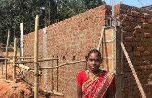 मिट्टी की झोपड़ी से पक्के घर तक : सन्ना गांव की महंती बेक की कहानी