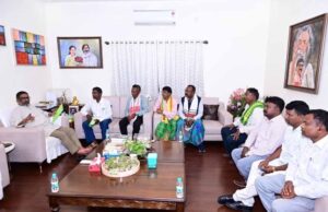 लुगू बुरु घांटा बाड़ी धोरोम गाढ़ प्रतिनिधिमंडल ने सीएम हेमंत सोरेन से की मुलाकात, रखी विभिन्न मांगें