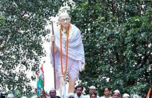 महात्मा गांधी को याद किया, जीवन बने प्रेरणा स्रोत: CM हेमंत और राज्यपाल ने किया माल्यार्पण