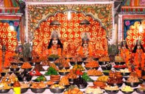 दीपावली पर पाएं महालक्ष्मी की कृपा: जानिए कौन-सा भोग बनाता है देवी को प्रसन्न