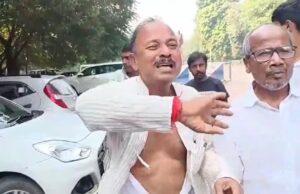 RJD में टिकट को लेकर हंगामा! नेता ने फाड़ा कुर्ता, रो-रोकर किया बवाल लालू आवास के बाहर