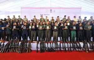 छत्तीसगढ़ में नक्सलवाद को बड़ा झटका: 208 नक्सलियों ने हथियार डाल किए आत्मसमर्पण