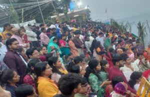 उगते सूर्य को अर्घ्य के साथ छठ पूजा संपन्न, देशभर के घाटों पर उमड़ा श्रद्धालुओं का सैलाब