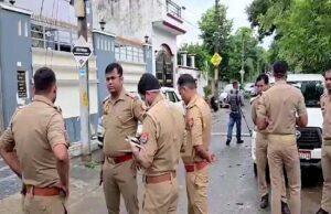 बरेली में सपा पर रोक, माता प्रसाद नजरबंद; संभल में सांसद बर्क के घर के बाहर पुलिस तैनात