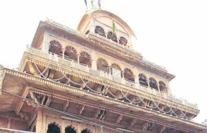 बांकेबिहारी मंदिर में फिर नियमों की अनदेखी! गर्भगृह के सामने दीपदान, सिर्फ 7 दीयों की थी अनुमति