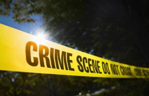 ताबड़तोड़ फायरिंग: पुलिस मुठभेड़ में दो अपराधी घायल, भारी मात्रा में हथियार बरामद