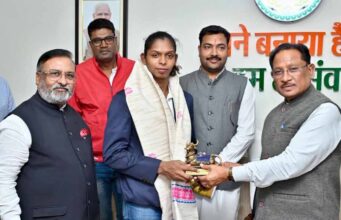 मुख्यमंत्री साय ने महिला कबड्डी विश्व कप की स्टार खिलाड़ी संजू देवी को दी बधाई