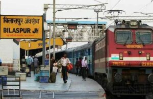 बिलासपुर स्टेशन पर RPF की नजरों से बचते अवैध वेंडर, कमर्शियल टीम ने 29 पकड़े