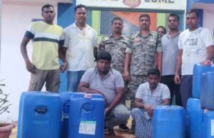 छत्तीसगढ़ में अवैध ताड़ी कारोबार का पर्दाफाश: 520 लीटर ताड़ी जब्त, तेलंगाना के पिता-पुत्र गिरफ्तार