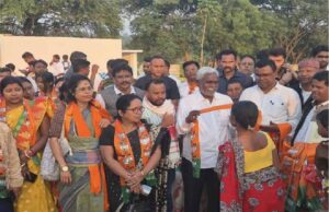 घाटशिला उपचुनाव से पहले JMM को बड़ा झटका, सैकड़ों कार्यकर्ता भाजपा में शामिल