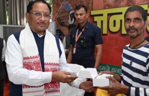 CM साय की संवेदनशील पहल: जनदर्शन में रमन निर्मलकर को मिला श्रवण यंत्र, सुनने की दुनिया लौटी