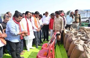 उपमुख्यमंत्री विजय शर्मा ने महराजपुर से धान खरीदी का किया शुभारंभ