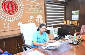 गौरेला पेंड्रा मरवाही : कलेक्टर ने आदिवासी बालक छात्रवास निमधा का निरीक्षण किया